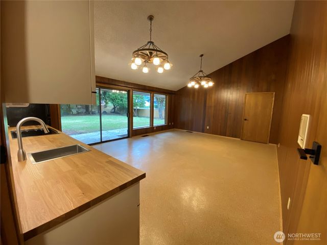 720 1st Street, Hoquiam, WA 98550