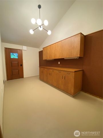 720 1st Street, Hoquiam, WA 98550