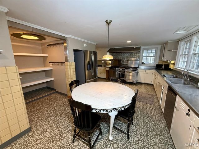 60 Sullivan Street, Cazenovia, NY 13035