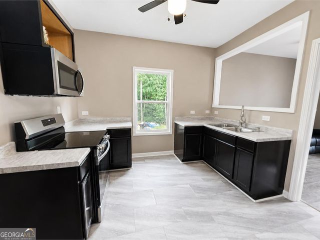 5589 River Road B, Ellenwood, GA 30294