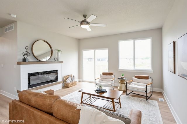 5664 Brook View Avenue, Des Moines, IA 50317