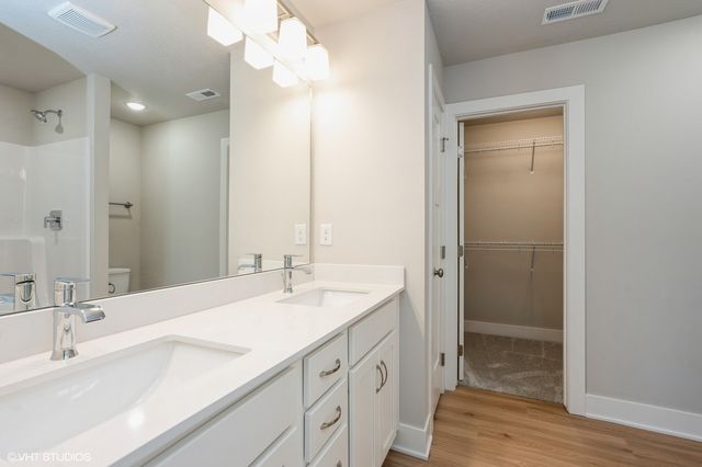 5664 Brook View Avenue, Des Moines, IA 50317