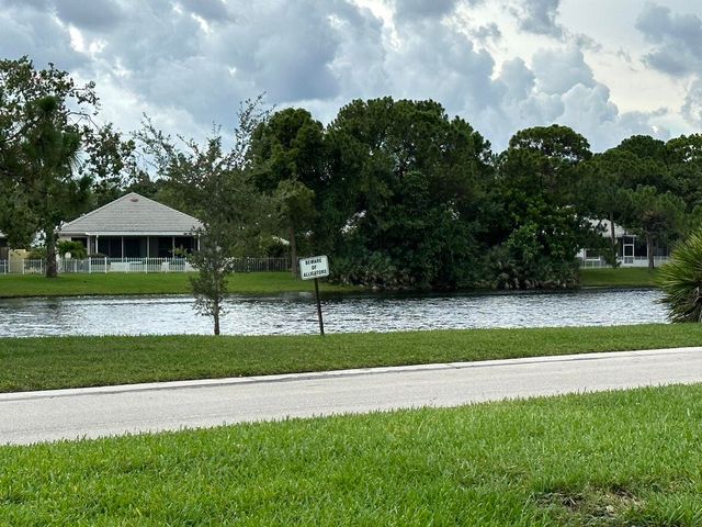 7461 SE Autumn Lane, Hobe Sound, FL 33455