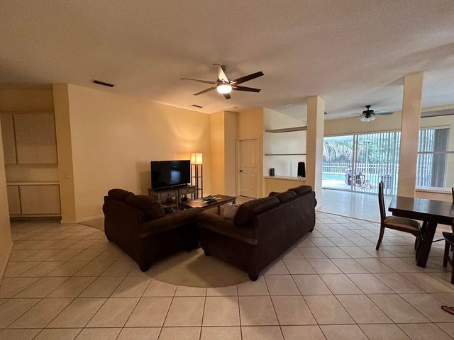 7461 SE Autumn Lane, Hobe Sound, FL 33455