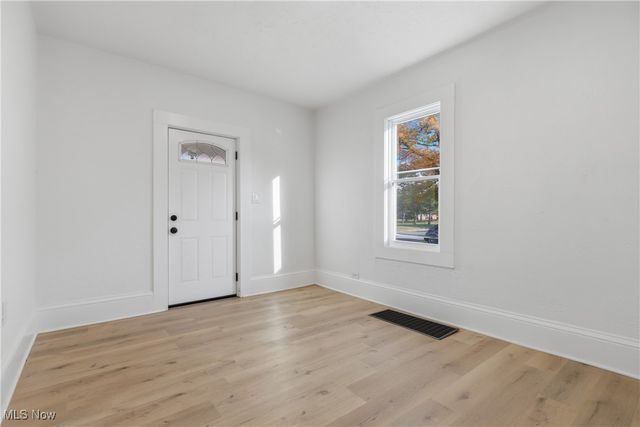 207 W 13th Street, Lorain, OH 44052