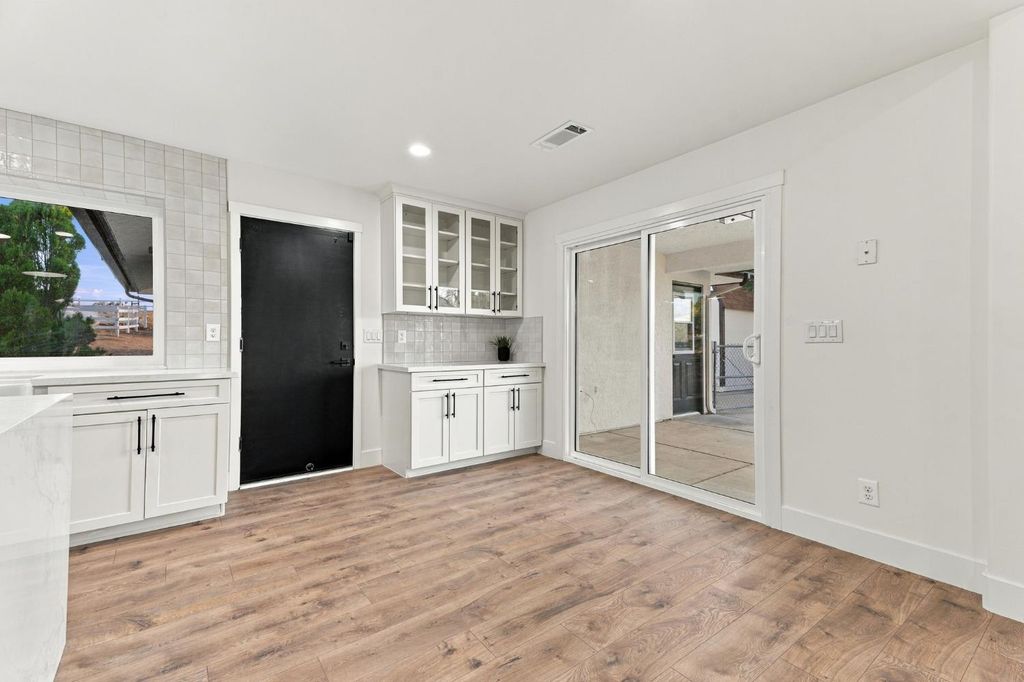 Image 14 of property listing at 26882 Road 400, Madera, CA 93636