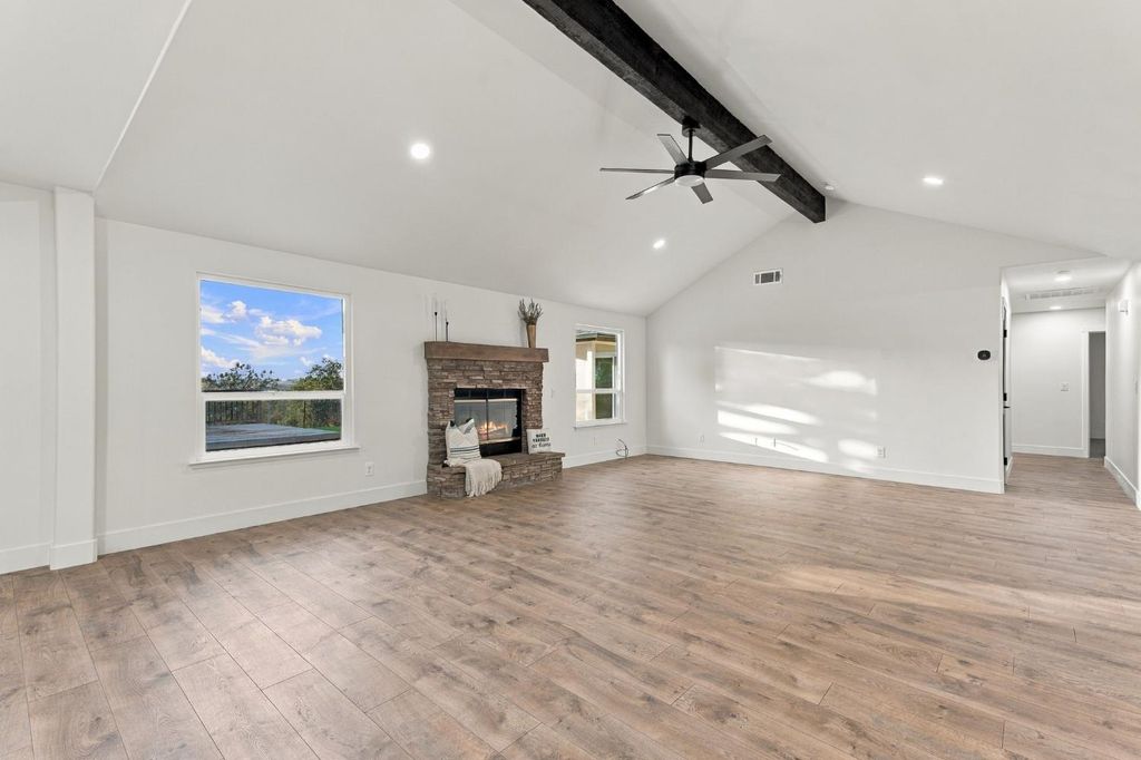 Image 15 of property listing at 26882 Road 400, Madera, CA 93636