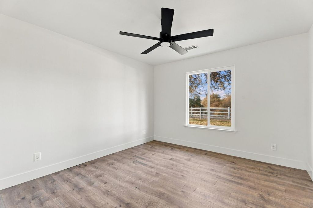 Image 27 of property listing at 26882 Road 400, Madera, CA 93636