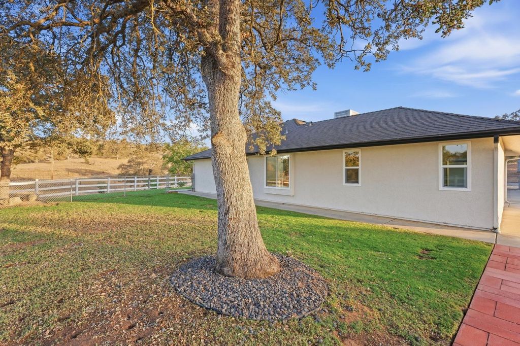 Image 39 of property listing at 26882 Road 400, Madera, CA 93636