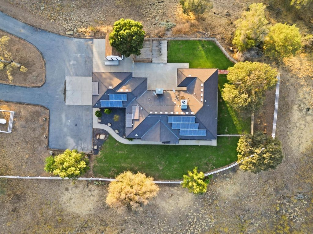 Image 4 of property listing at 26882 Road 400, Madera, CA 93636