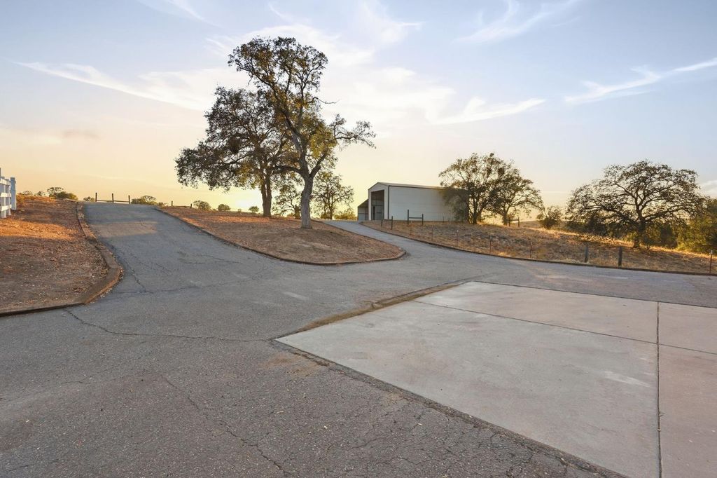 Image 40 of property listing at 26882 Road 400, Madera, CA 93636