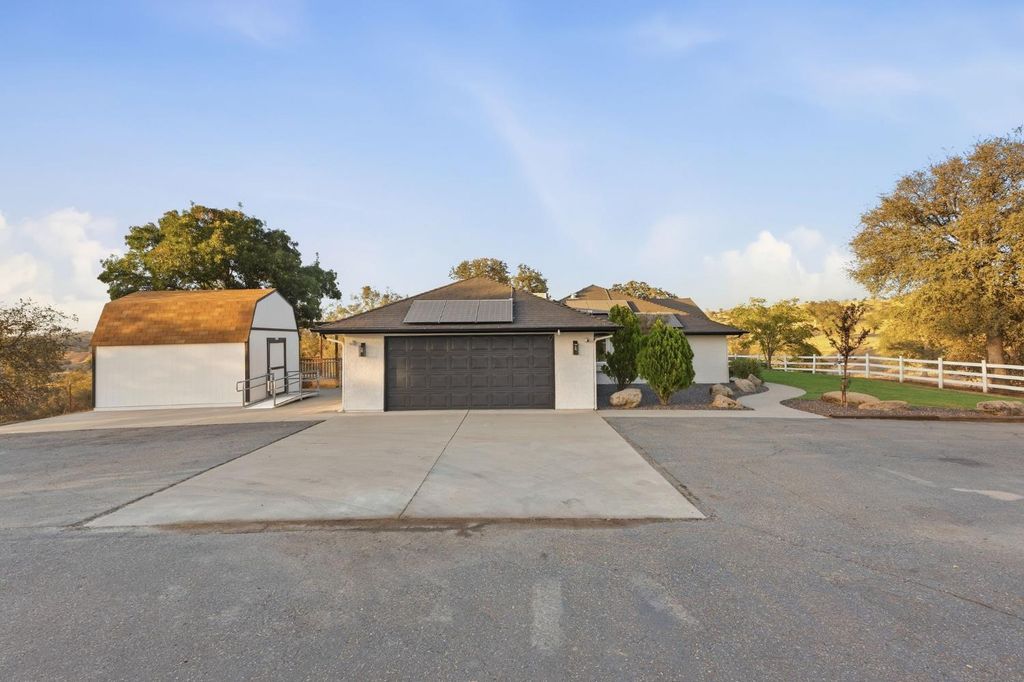 Image 42 of property listing at 26882 Road 400, Madera, CA 93636