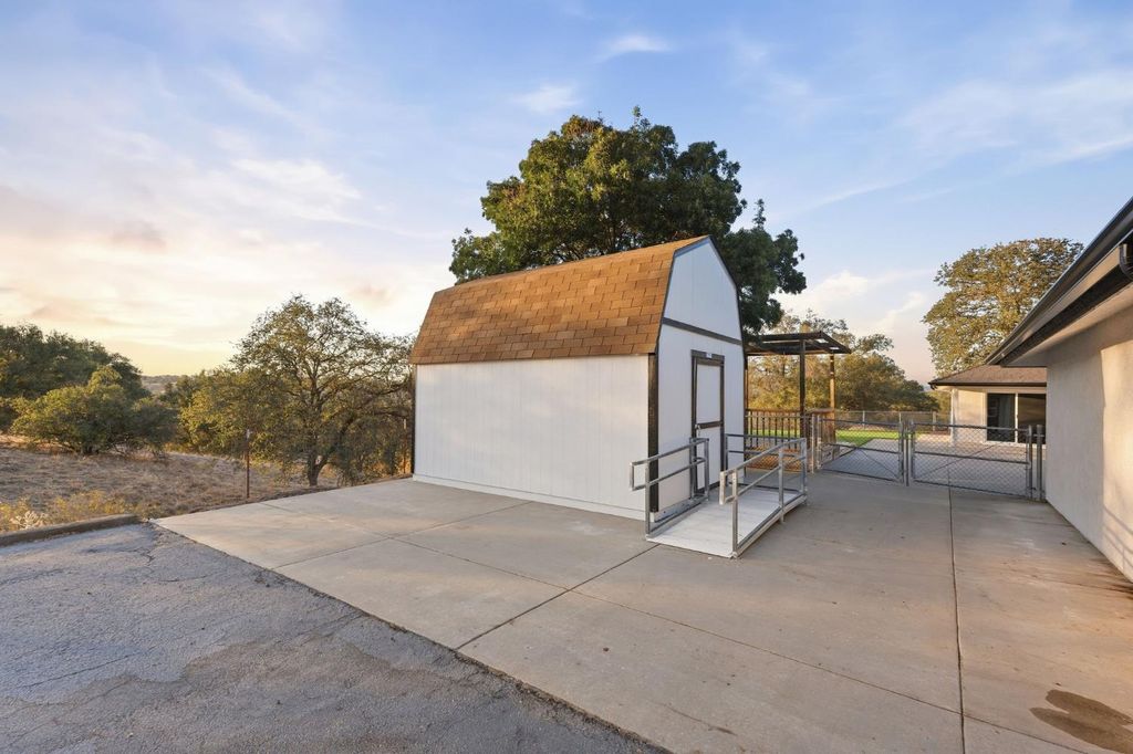 Image 43 of property listing at 26882 Road 400, Madera, CA 93636