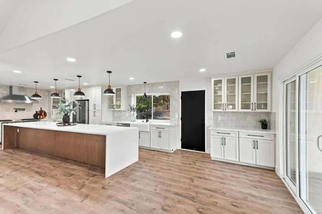 Image 8 of property listing at 26882 Road 400, Madera, CA 93636
