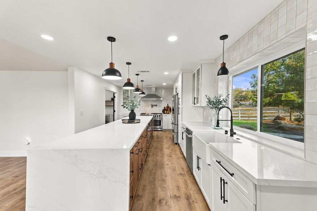 Image 9 of property listing at 26882 Road 400, Madera, CA 93636
