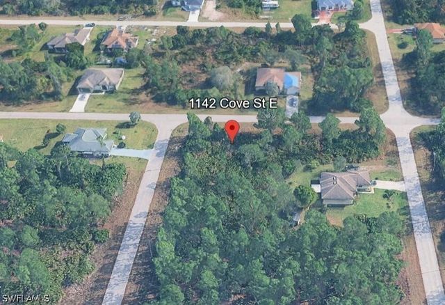 1142 Cove ST E, Lehigh Acres, FL 33974