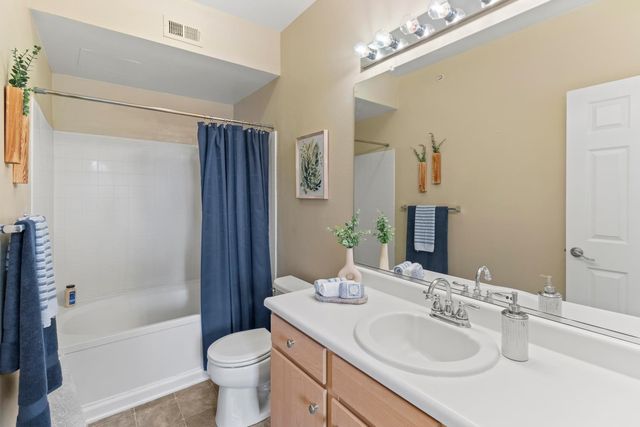 701 Gibson Dr #1222, Roseville, CA 95678