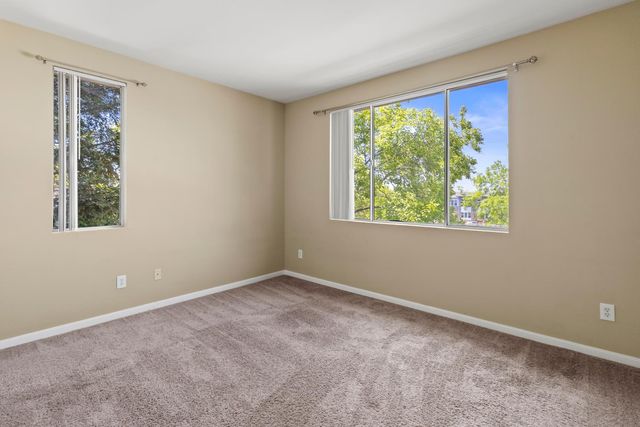 701 Gibson Dr #1222, Roseville, CA 95678