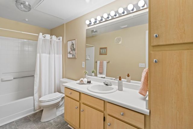 701 Gibson Dr #1222, Roseville, CA 95678