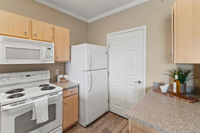 701 Gibson Dr #1222, Roseville, CA 95678