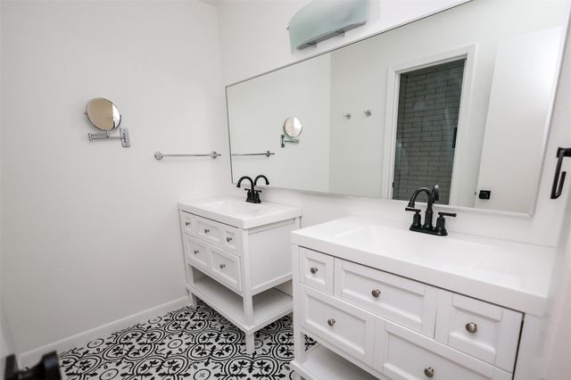 2302 W Settlers Way, The Woodlands, TX 77380