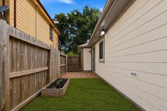 7531 Winterview Drive, Houston, TX 77489