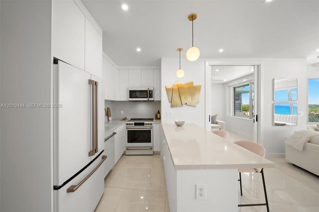 5255 Collins Ave 8F, Miami Beach, FL 33140