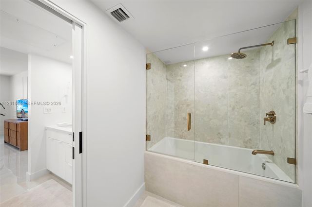 5255 Collins Ave 8F, Miami Beach, FL 33140