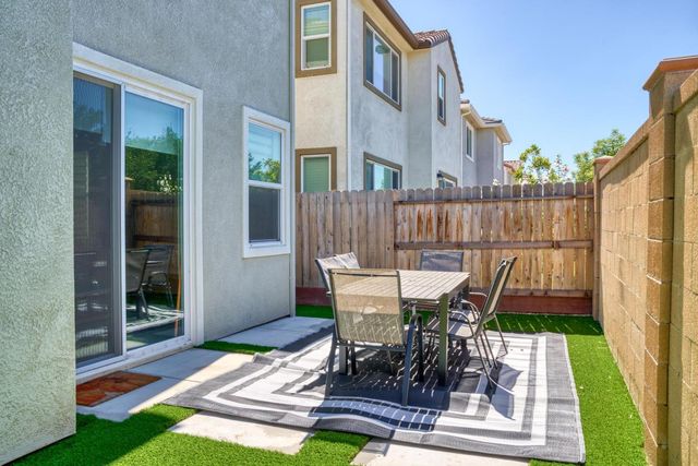 1337 Kinship Dr, Turlock, CA 95382