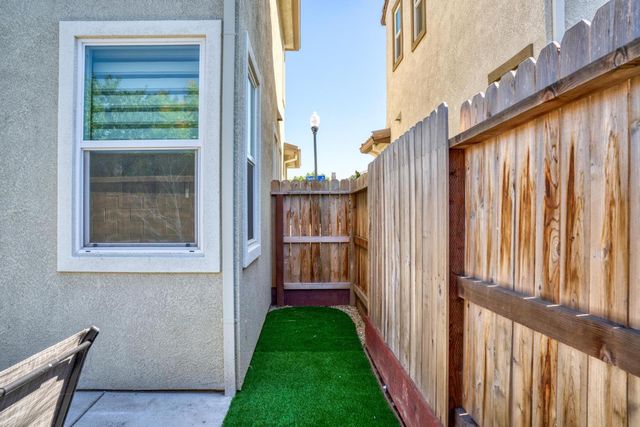 1337 Kinship Dr, Turlock, CA 95382