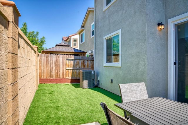 1337 Kinship Dr, Turlock, CA 95382