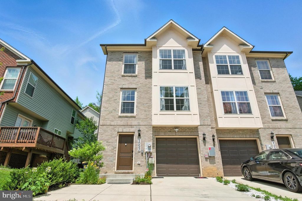 1052 OWENS RD, Oxon Hill, MD 20745