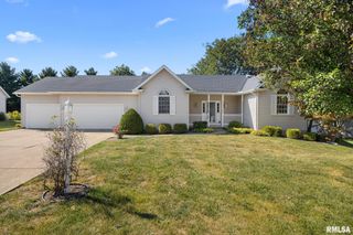 113 VILLAGE Drive, Washington, IL 61571