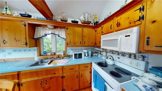043 Merrill Lane, Portsmouth, RI 02871