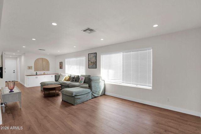 5835 W BELMONT Avenue, Glendale, AZ 85301