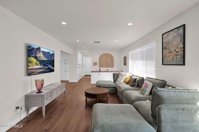 5835 W BELMONT Avenue, Glendale, AZ 85301