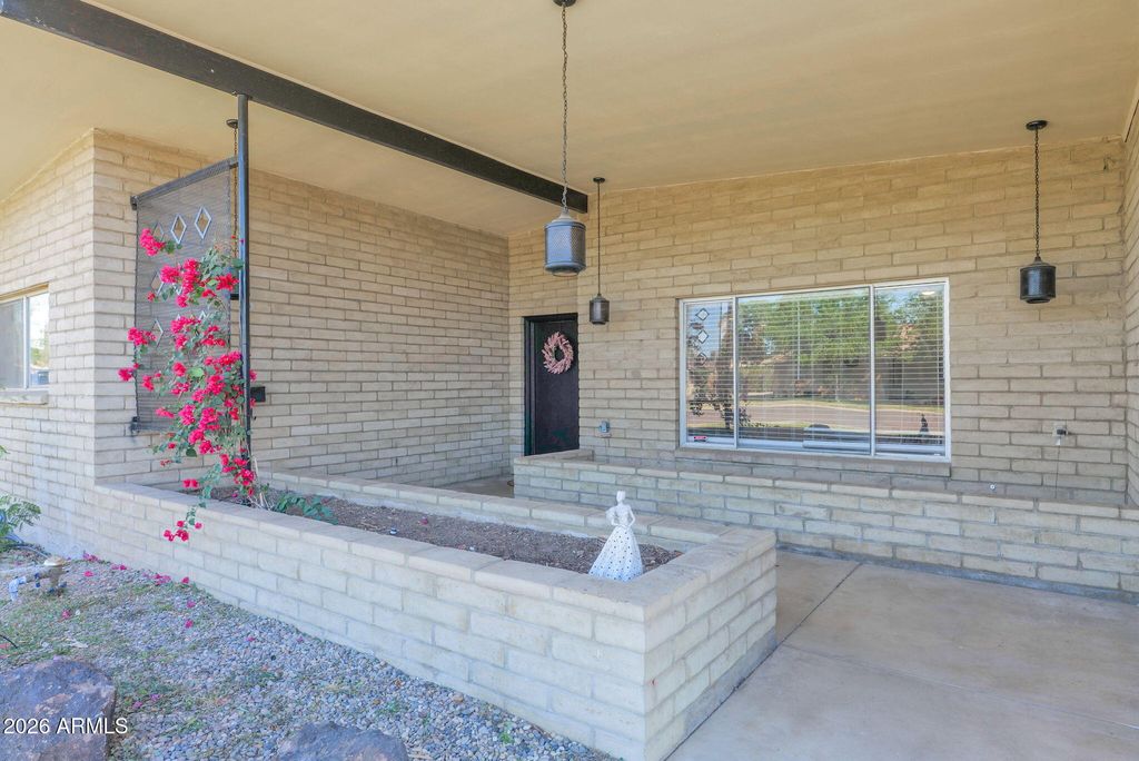 Image 2 of property listing at 5835 W BELMONT Avenue, Glendale, AZ 85301