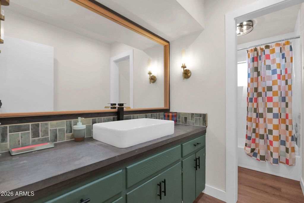 Image 20 of property listing at 5835 W BELMONT Avenue, Glendale, AZ 85301