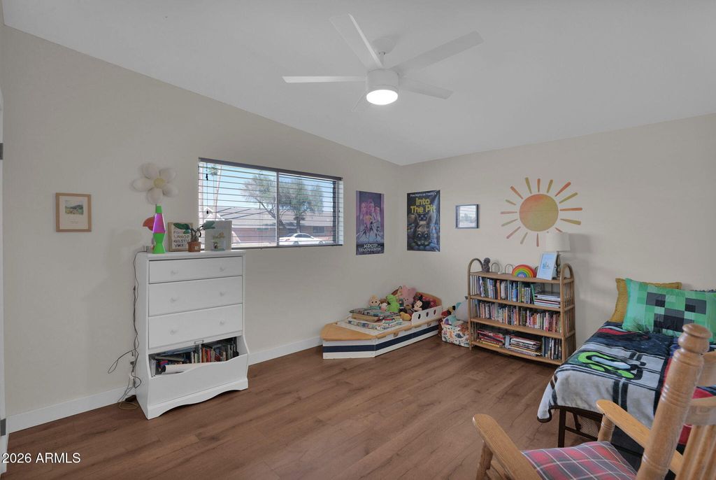 Image 22 of property listing at 5835 W BELMONT Avenue, Glendale, AZ 85301