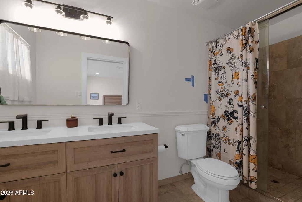 Image 25 of property listing at 5835 W BELMONT Avenue, Glendale, AZ 85301