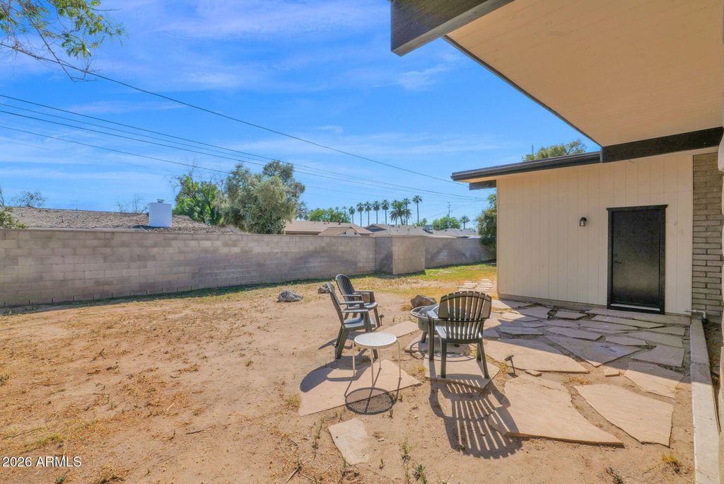 Image 28 of property listing at 5835 W BELMONT Avenue, Glendale, AZ 85301