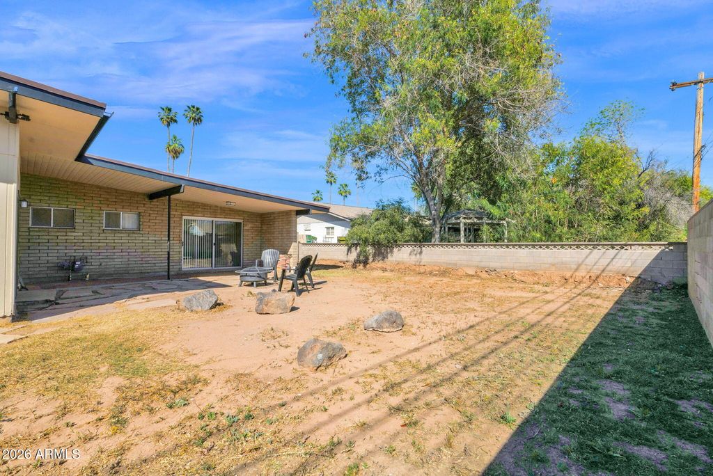 Image 30 of property listing at 5835 W BELMONT Avenue, Glendale, AZ 85301