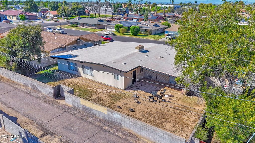 Image 33 of property listing at 5835 W BELMONT Avenue, Glendale, AZ 85301