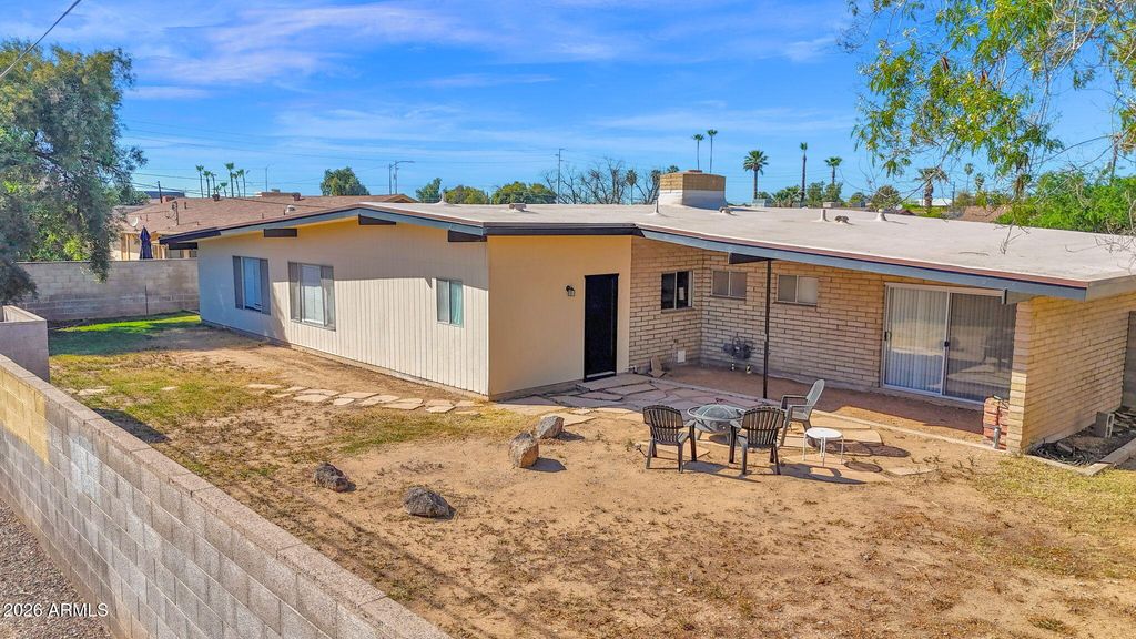 Image 34 of property listing at 5835 W BELMONT Avenue, Glendale, AZ 85301