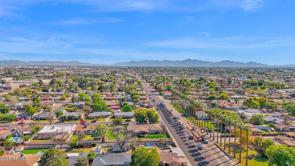 Image 35 of property listing at 5835 W BELMONT Avenue, Glendale, AZ 85301