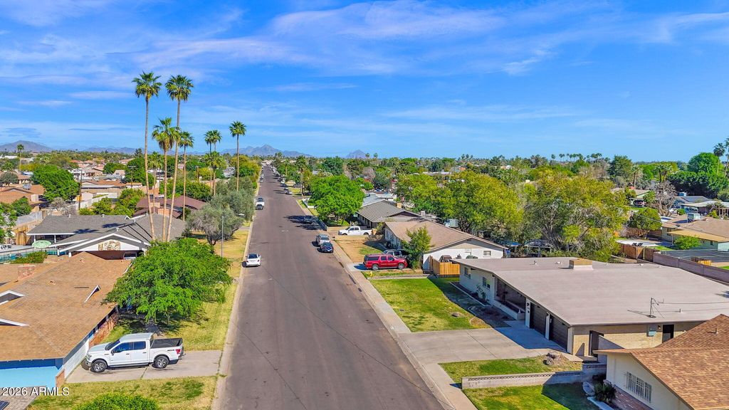 Image 37 of property listing at 5835 W BELMONT Avenue, Glendale, AZ 85301