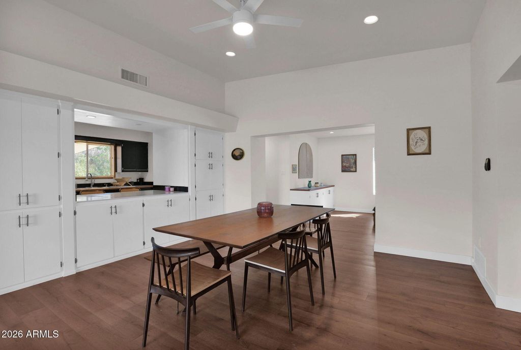 Image 4 of property listing at 5835 W BELMONT Avenue, Glendale, AZ 85301