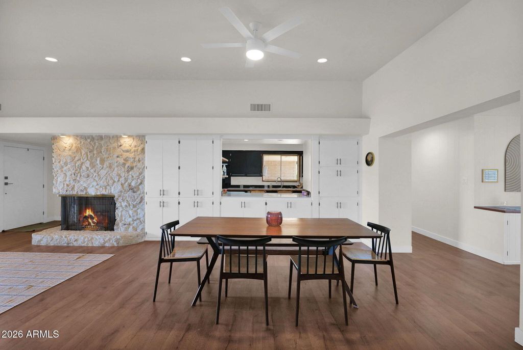 Image 7 of property listing at 5835 W BELMONT Avenue, Glendale, AZ 85301