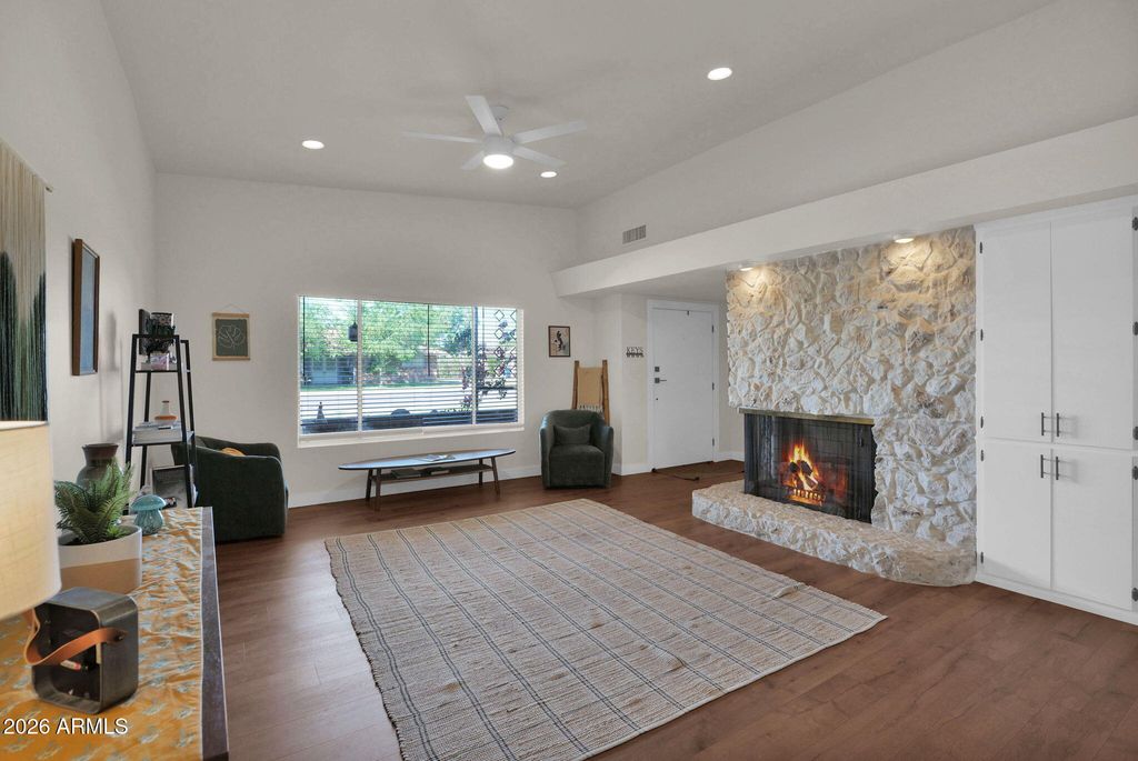 Image 9 of property listing at 5835 W BELMONT Avenue, Glendale, AZ 85301