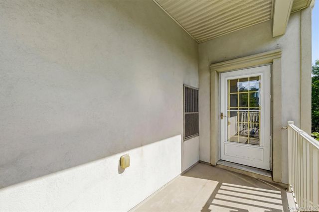 32 N De Baun Avenue 202, Suffern, NY 10901